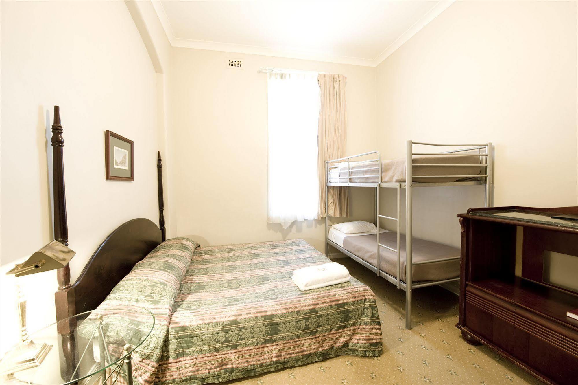 Woolbrokers Hostel Сидни Екстериор снимка