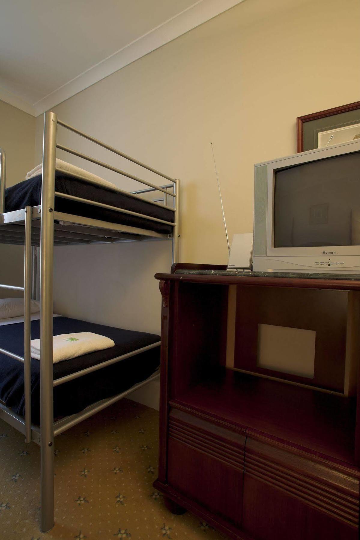 Woolbrokers Hostel Сидни Екстериор снимка