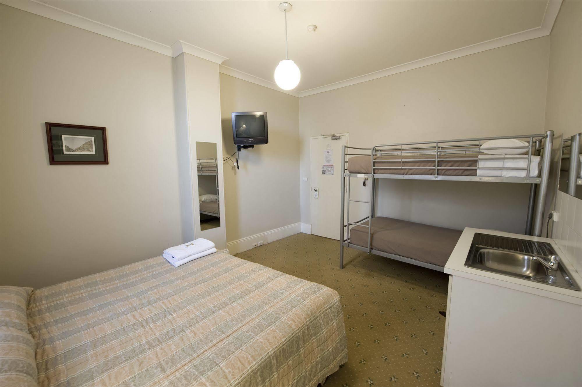 Woolbrokers Hostel Сидни Екстериор снимка