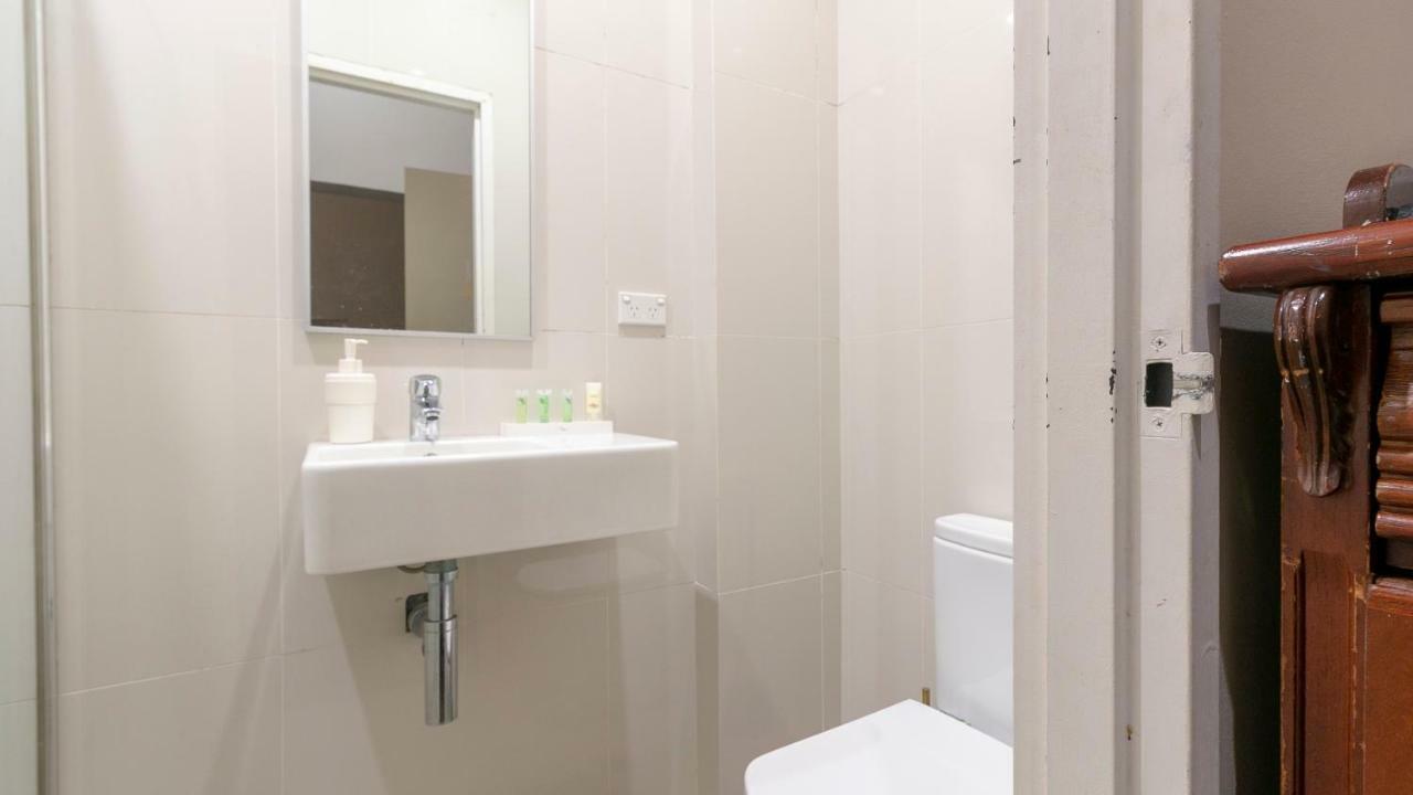 Woolbrokers Hostel Сидни Екстериор снимка