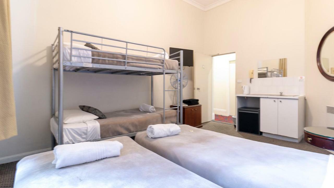 Woolbrokers Hostel Сидни Екстериор снимка