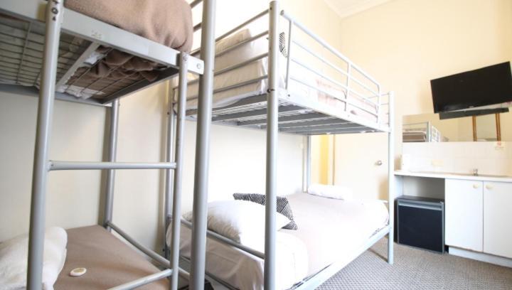 Woolbrokers Hostel Сидни Екстериор снимка